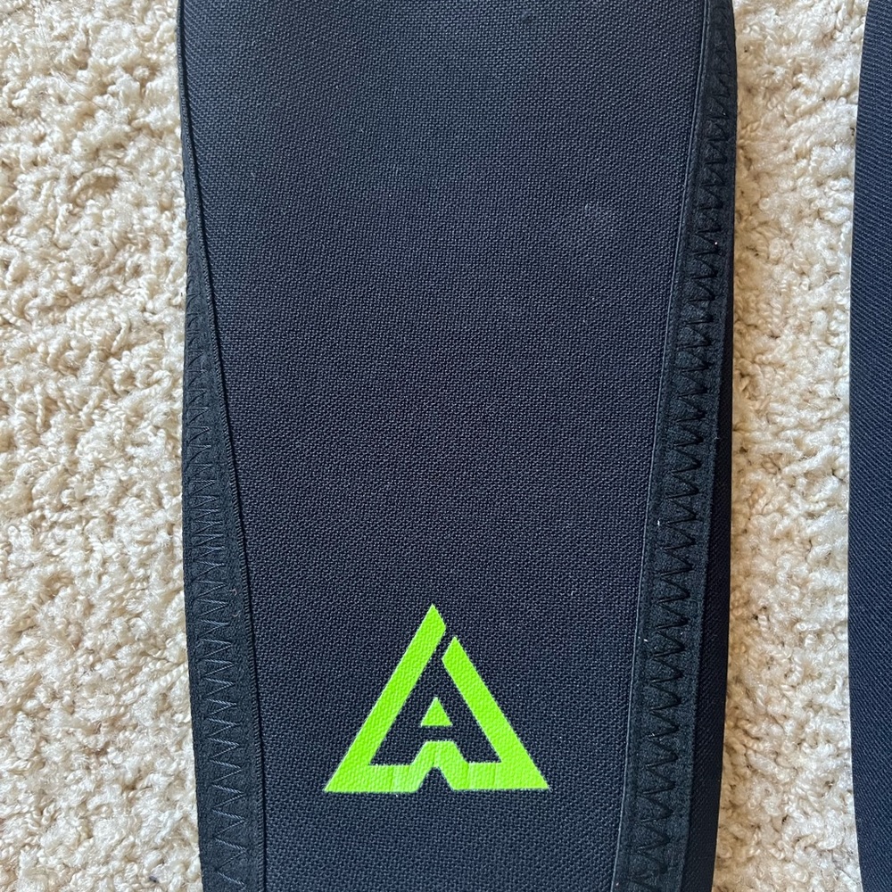 ance knee sleeves (MUST SELL MOVING SOON OBO)